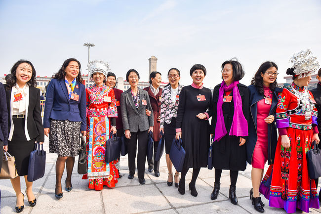 Parlamentare nga kombësi të ndryshme kineze(VCG)