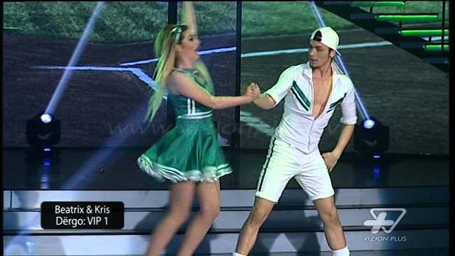 Kristi Dalipi në një spektakël në Shqipëri