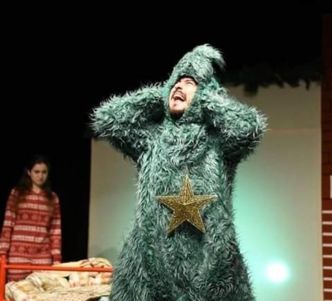 Anxhelo Shkreli ne rolin e Grinch (Facebook)