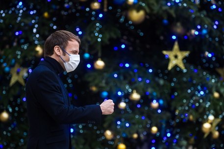 Macron, festat, Covid, ansa