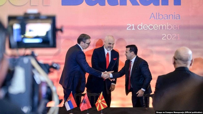 Takimi i 3 kryeministrave në Samit (Evropa e Lirë)