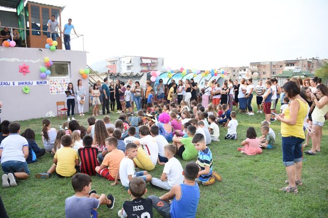 Veprimtari artistike të Qendrës në natyrë (Facebook)