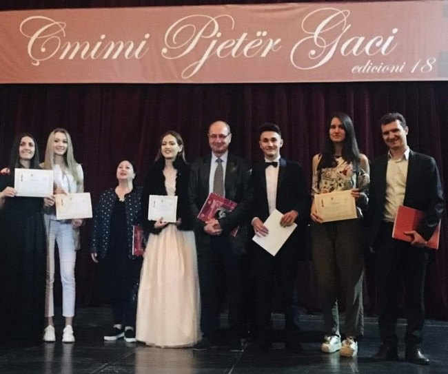 Semir Hoxhaj gjate vleresimit ne aktivitetin e muzikes klasike ne Shkoder (Facebook)