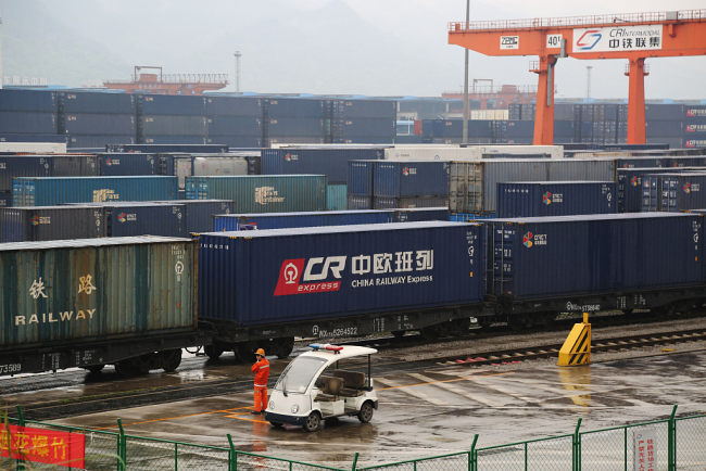 Konteinerët në stacionin e trenave të mallrave në Chongqing/ VCG