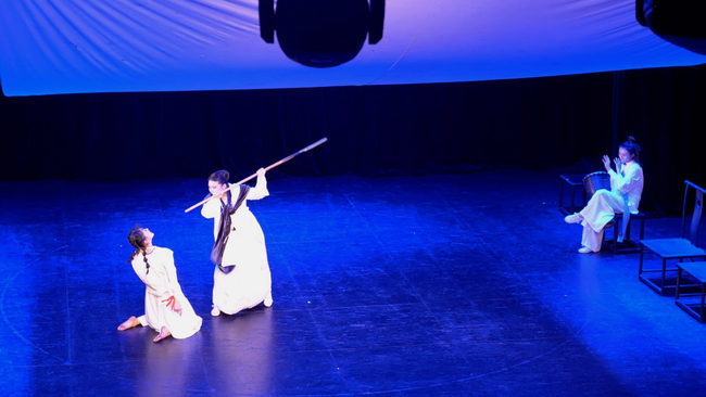 Një tjetër pozë nga shfaqja teatale e Ding-ut “The New Romance Of The West Chamber”/CGTN