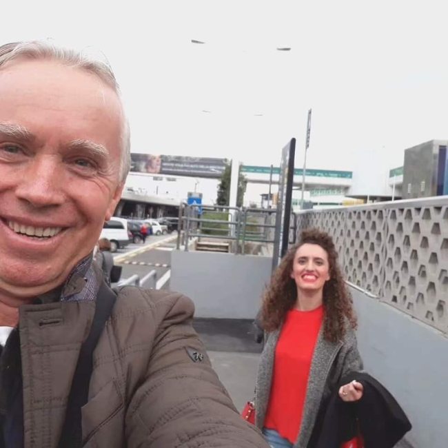 Nertila Sinameta me babain ne aeroportin e Romes
