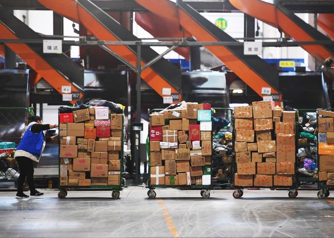 Një qendër logjistike në qytetin Zhengzhou të Kinës Qendrore/ Xinhua