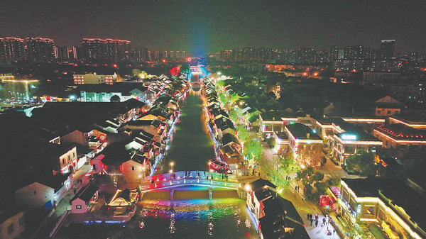 Letecký noční pohled na Wuxi, který zachytil fotograf Wu Yidi. Fotografie: Deník China Daily