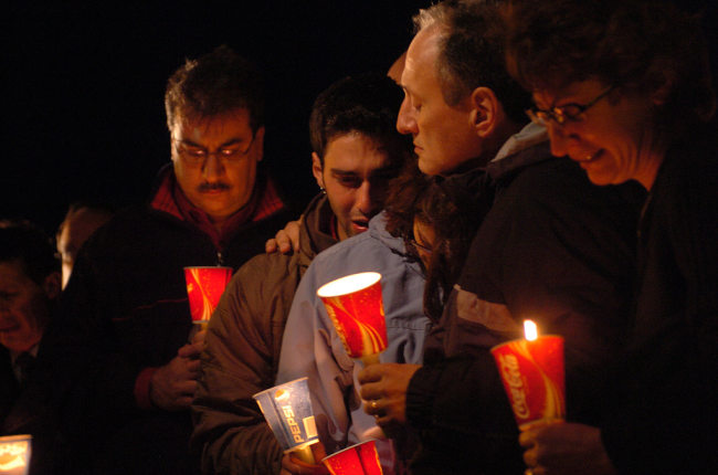 Snímek: 16. dubna 2007 bylo při střelbě na škole Virginia Tech ve Virginii zabito 32 lidí.