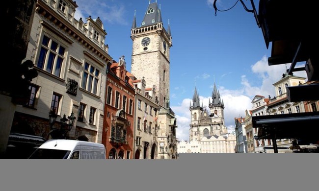 Pohled na prázdné Staroměstské náměstí v Praze v České republice. Photo: Xinhua