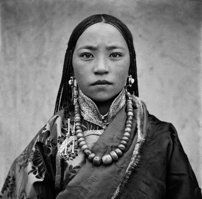 Ένα κορίτσι της ανώτερης τάξης, του Τζουάνγκ Σουμπέν, μεταξύ 1934-1937. [φωτογραφία / China Daily]