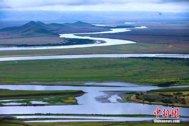 Αεροφωτογραφία της πρώτης κάμψης του Κίτρινου Ποταμού (黄河huánghé) στα βοσκοτόπια Ματσού, στον αυτόνομο θιβετιανό νομό Γκανάν, στην επαρχία Γκανσού της βορειοδυτικής Κίνας. (Φωτογραφία: China News Service)