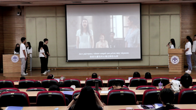 Παράσταση από φοιτητές του δεύτερου έτους<br>Μεταγλώττιση ελληνικής ταινίας <br>«Ουζερί Τσιτσάνης»