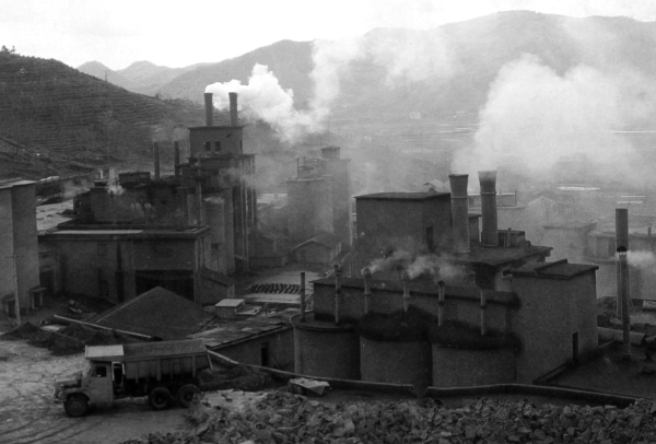 Φωτογραφία αρχείου του χωριού Γιου στην κομητεία Αντζί, της πόλης Χουτζόου στην επαρχία Τζετζιάνγκ στην δεκαετία 80 του 20ου αιώνα