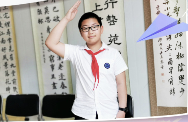 1.Em maio de 2016, doze alunos de uma escola primária da província de Zhejiang escreveram uma carta em nome de "descendentes da equipe de recuperação de terras da ilha Dachen". No dia 30 de maio, o presidente chinês, Xi Jinping, respondeu que espera que eles possam herdar o espírito da equipe, amar a pátria e se esforçar nos estudos. Li Hangjun é um dos alunos. Ele ganhou coragem e confiança pela da carta do "vovô Xi", começou a sentir alegria durante os estudos.