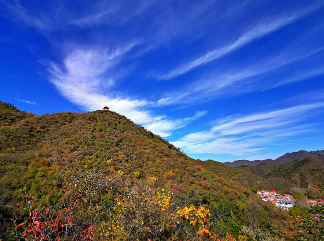 Satul Xidamo, îmbrățișat de culorile toamnei