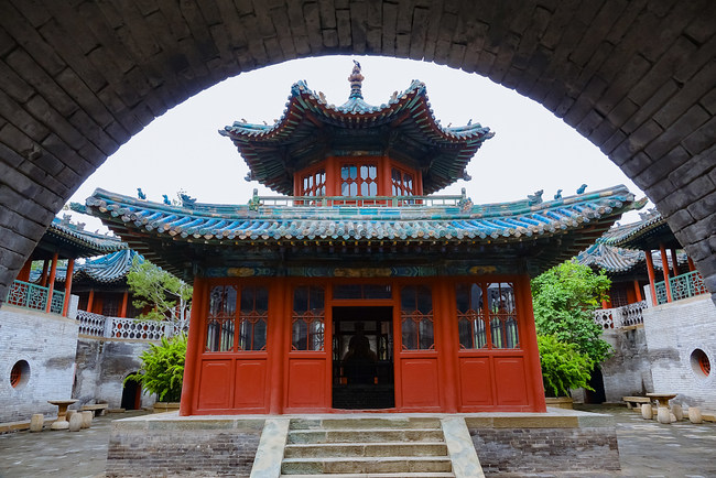 Trei obiective turistice din China care te vor lăsa cu gura căscată Trei obiective turistice din China care te vor lăsa cu gura căscată