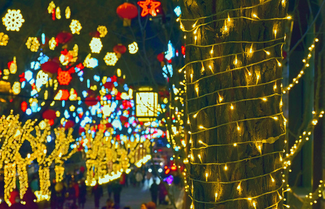 Strada veche din Moshikou, iluminată de Festivalul Lampioanelor