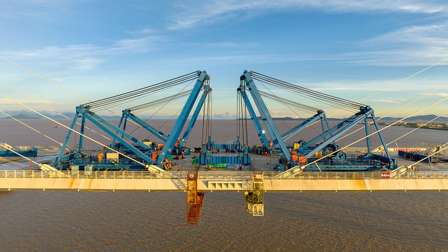 Spojen Džongšanski most koji spaja Šendžen i Džongšan